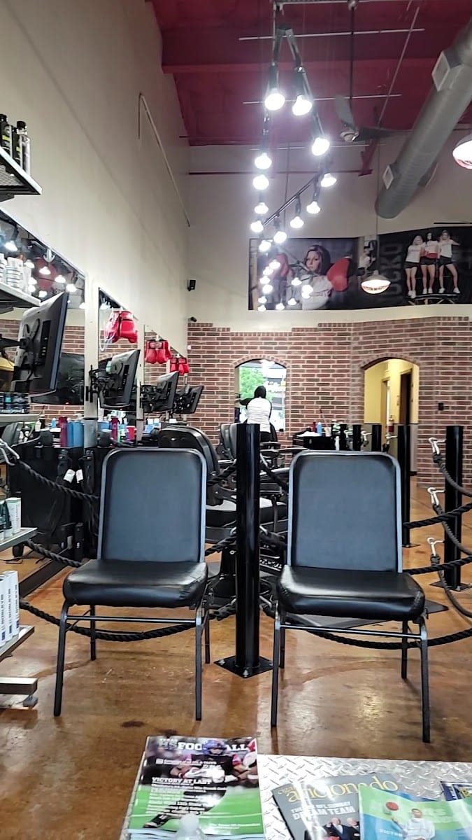 Knockouts Haircuts & Grooming Louis Henna RR - Barbershop, photo 3