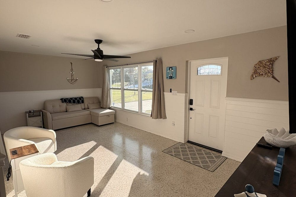 "Cozy 2-bed, 1-bath retreat in peaceful Charlotte Park, Punta Gorda!