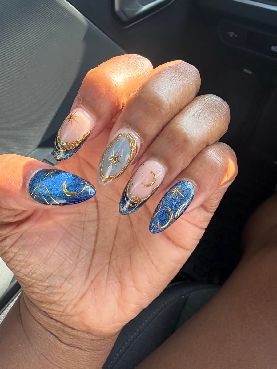 Blooming Nails