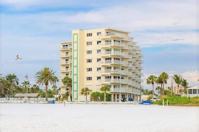 Gulf and Bay Club 204C, Beach Front, Spa, 3 Pools, Sleeps 6, 2 Bedroom, Gym - Two-Bedroom Condo