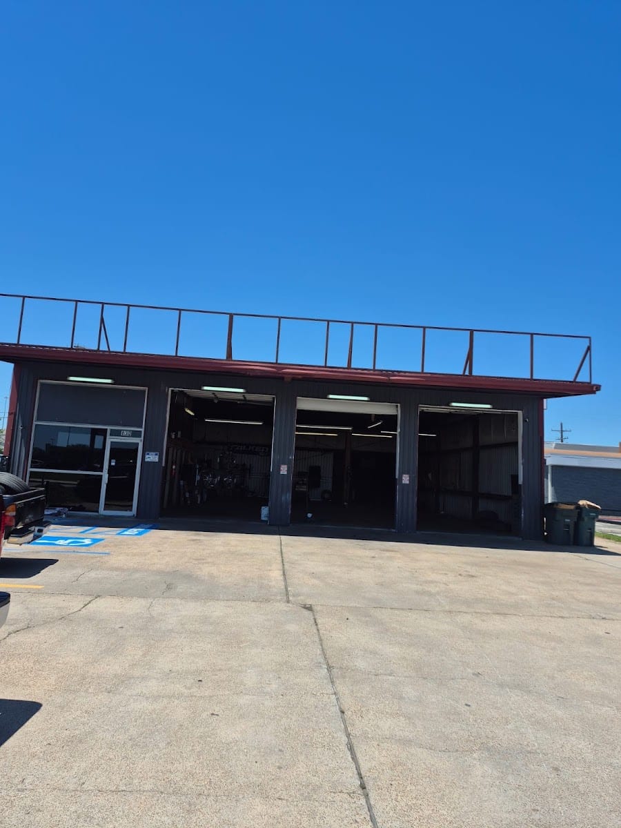 Sanchez Tire shop #2, photo 2