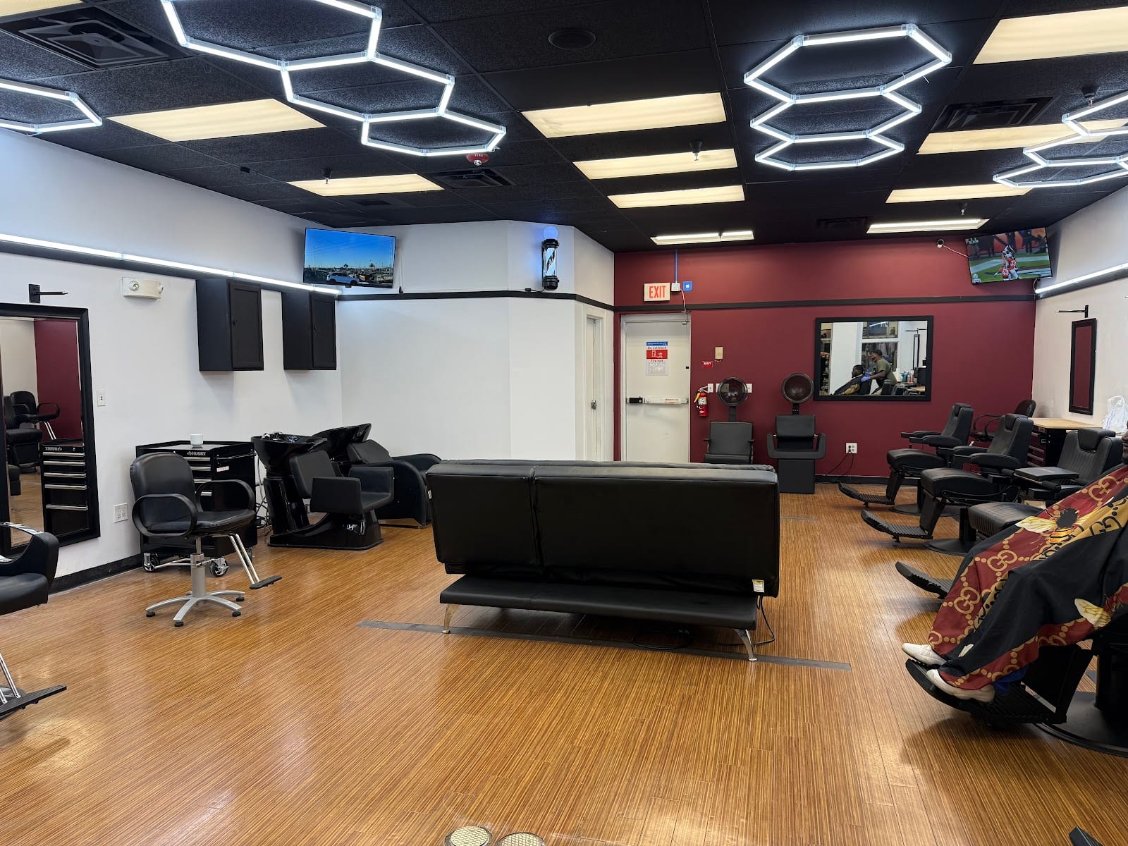 Distinguished Styles Barber Services And Salon