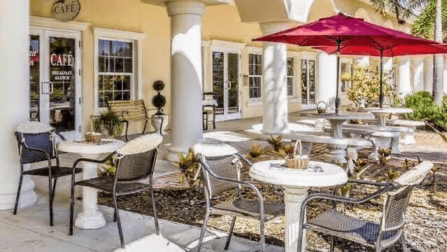 Le Petit Jardin Cafe