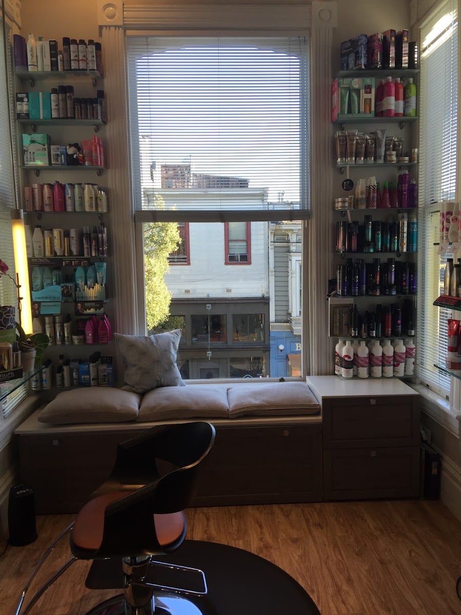 Robert Anthony Salon, photo 2