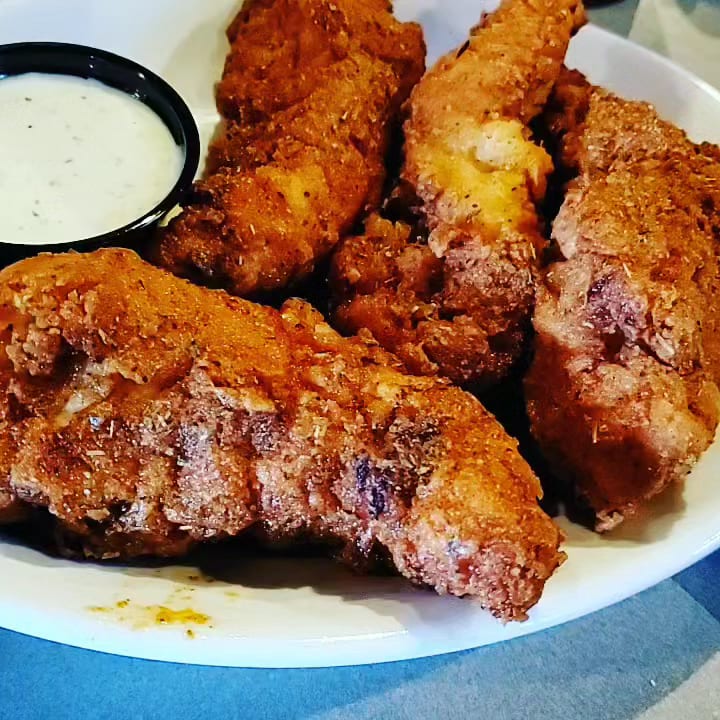 Pluckers Wing Bar, photo 3