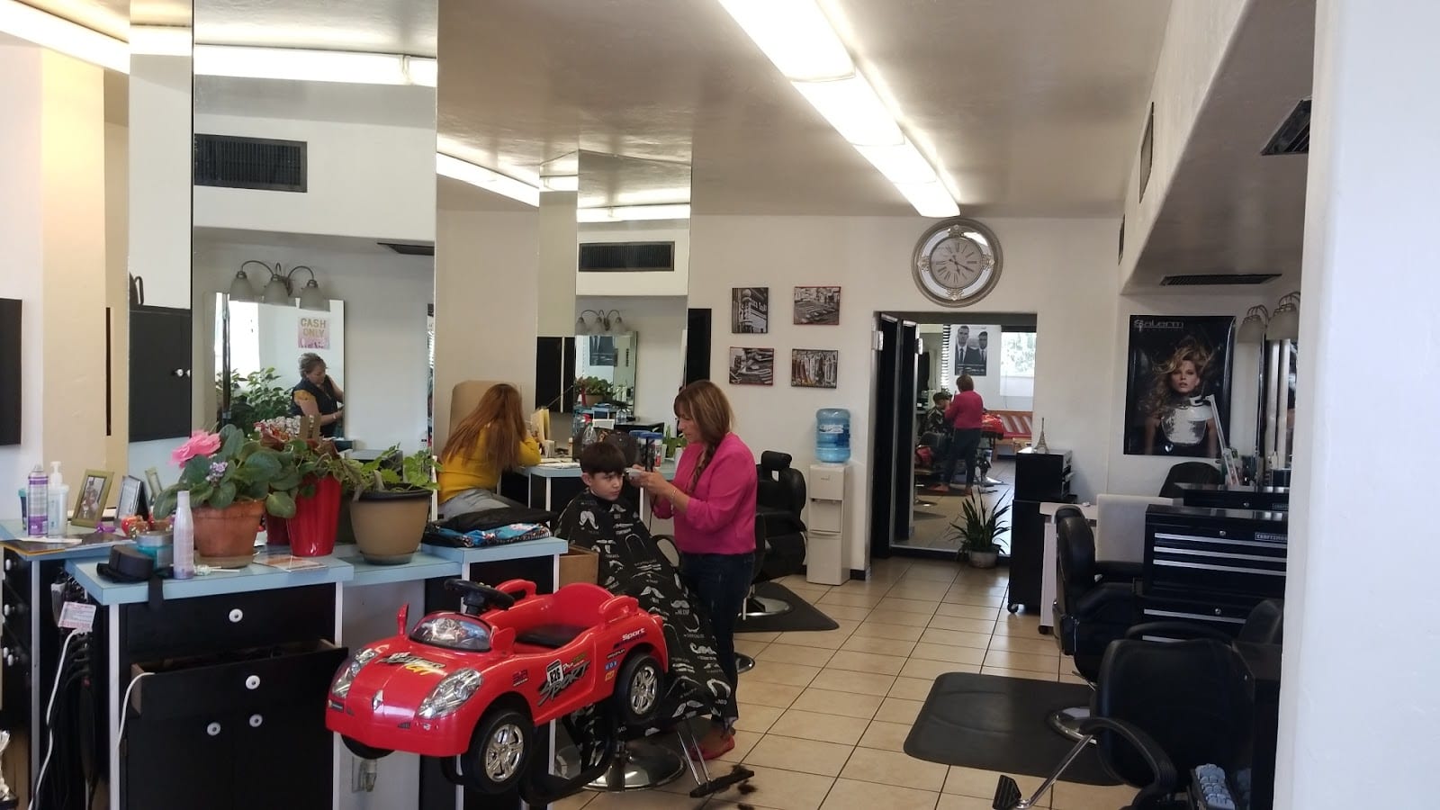 Helen's Barber Shop & Hair Studio, photo 4