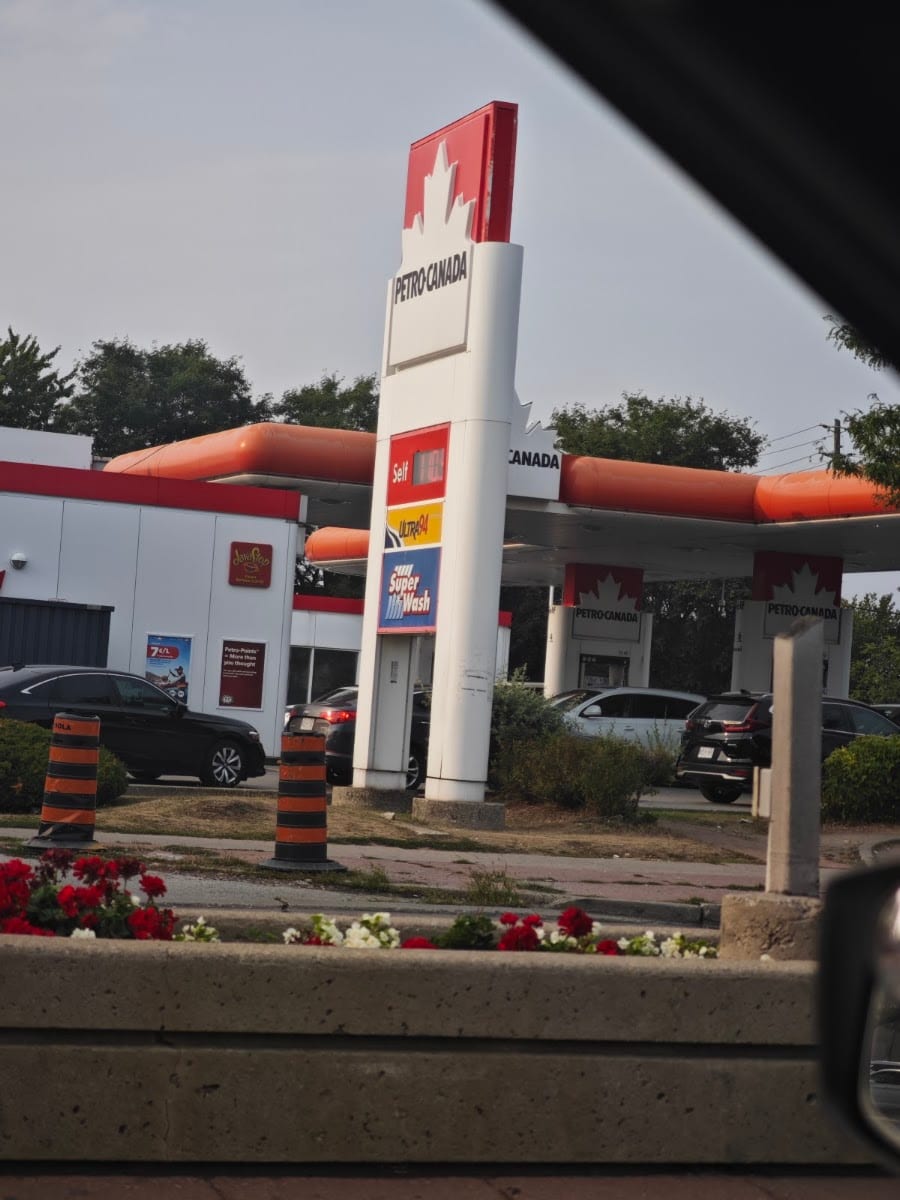 Petro-Canada & Car Wash, photo 2
