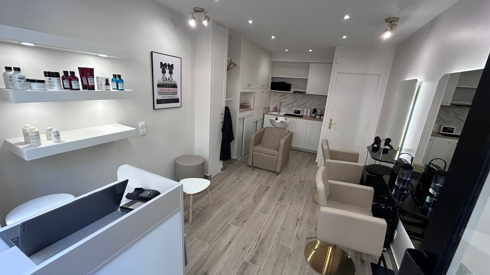 DEBORAH hair studio