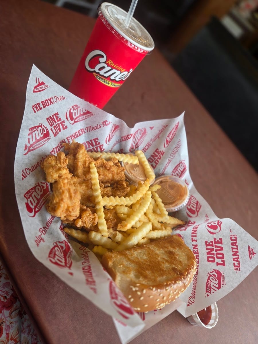 Raising Cane's Chicken Fingers, photo 3