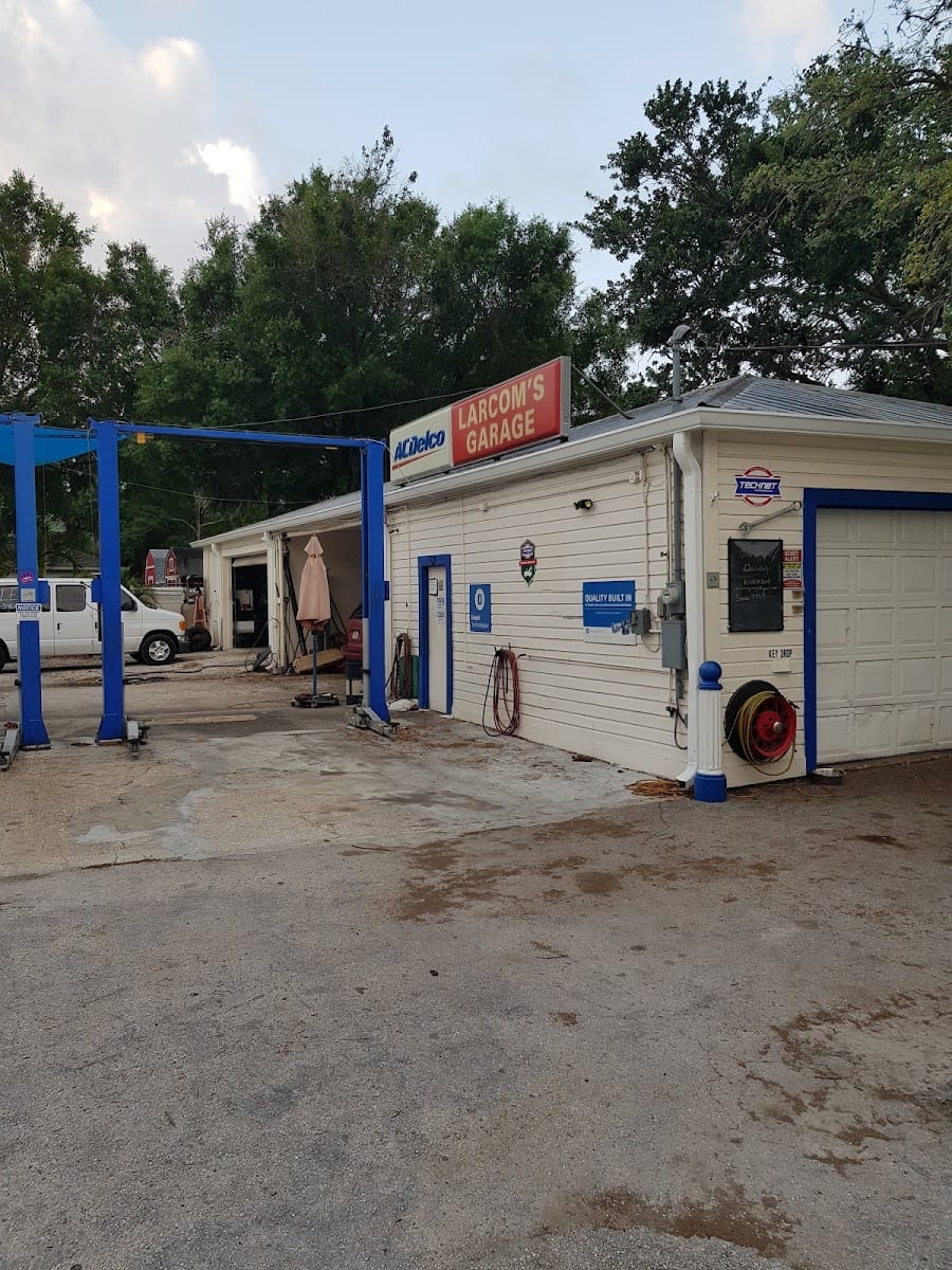 Larcom's Garage, photo 2