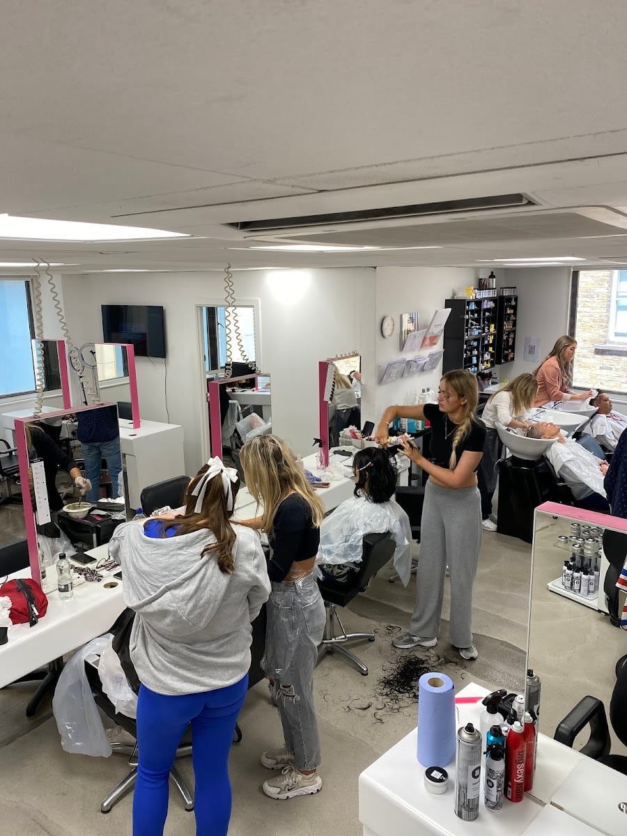 Alan d Hairdressing Education, photo 2