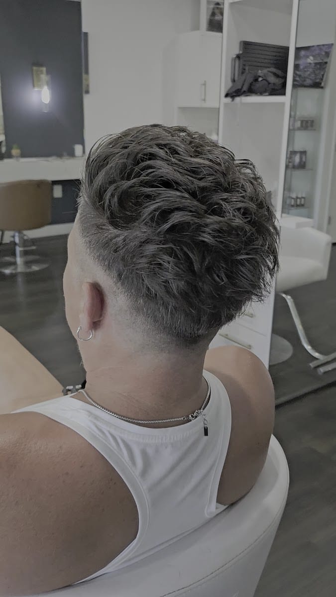 Intrepid Salon, photo 3