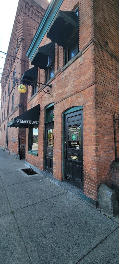 9 Maple Ave