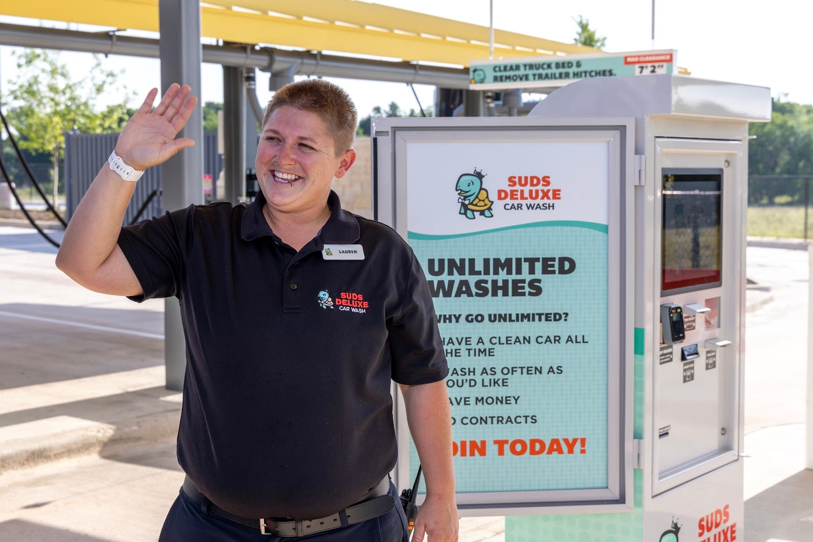 Suds Deluxe Car Wash, photo 4