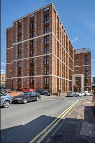 Maplewood luxurious one-bed flat with free parking - One-Bedroom Apartment