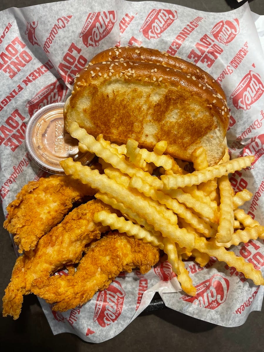 Raising Cane's Chicken Fingers, photo 4