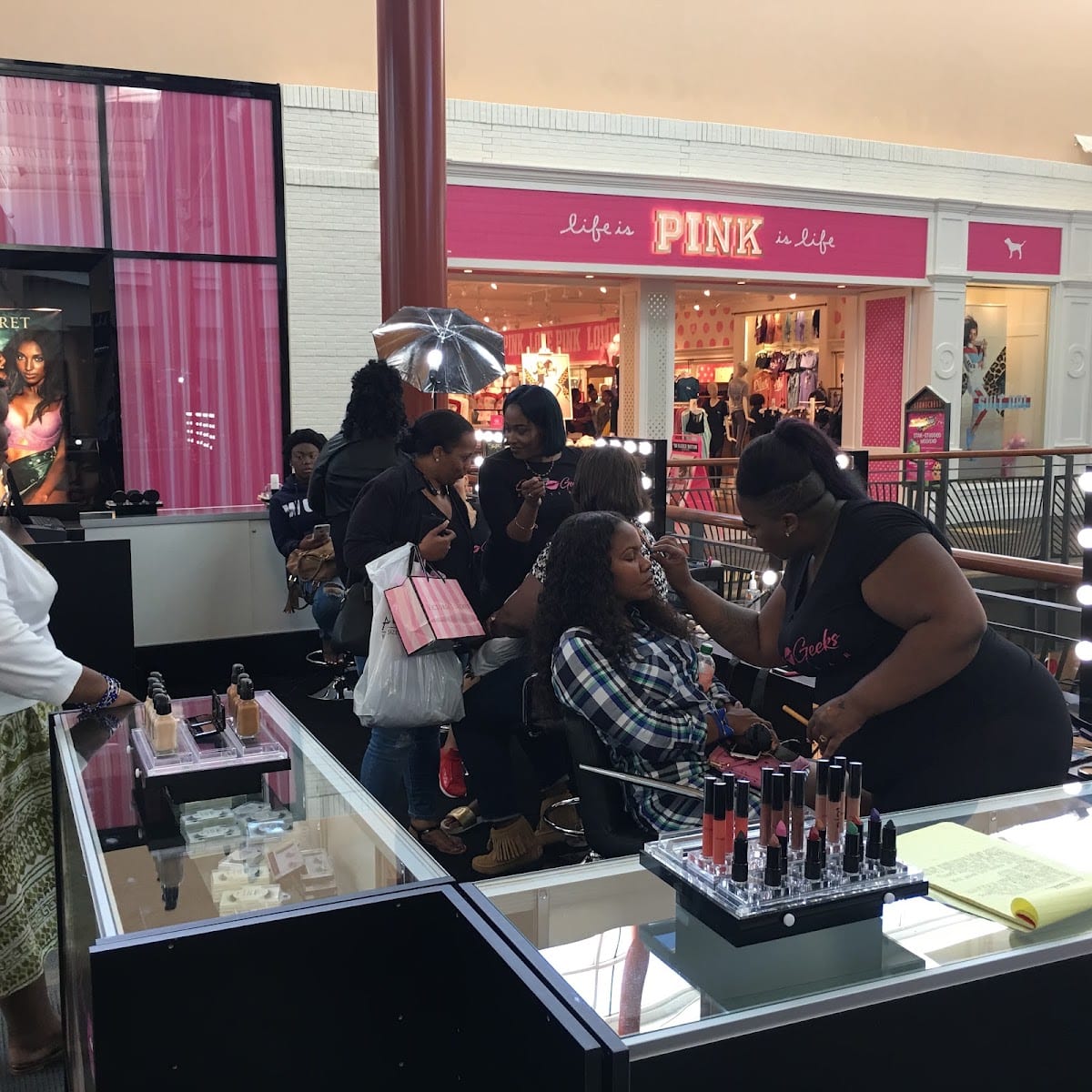 Glam Geeks Beauty Bar, photo 4