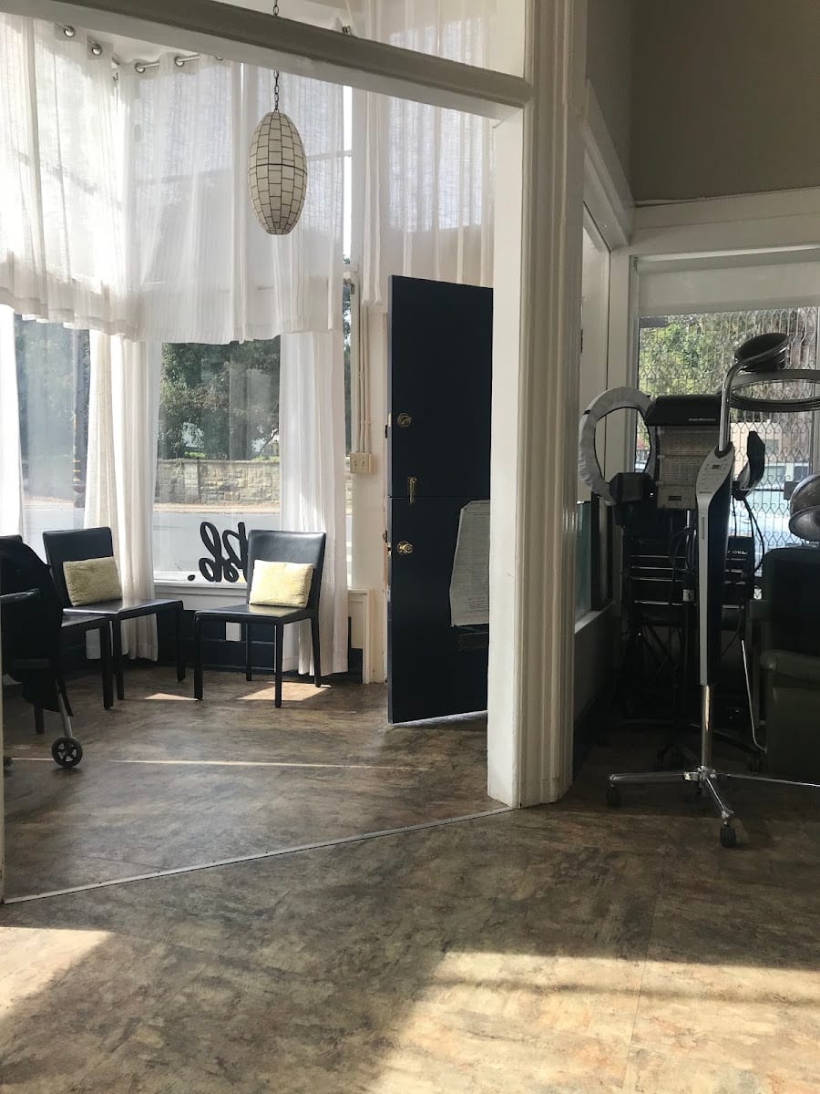 Lyon Street Salon