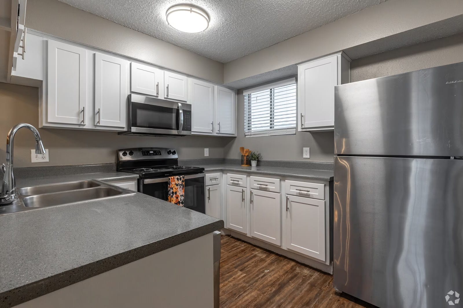 Woodcrest Apartments, photo 2