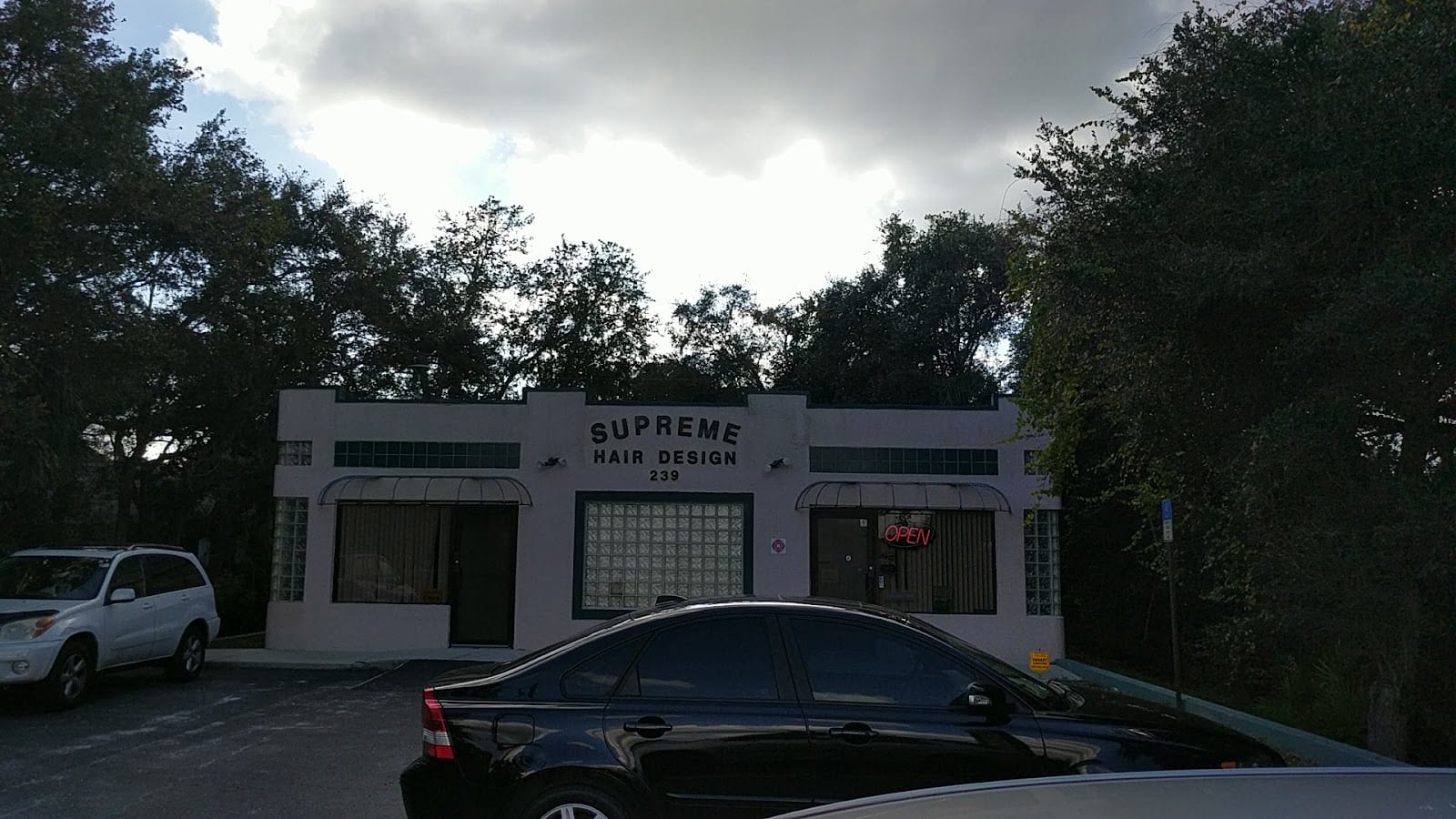 Supreme Hair Design