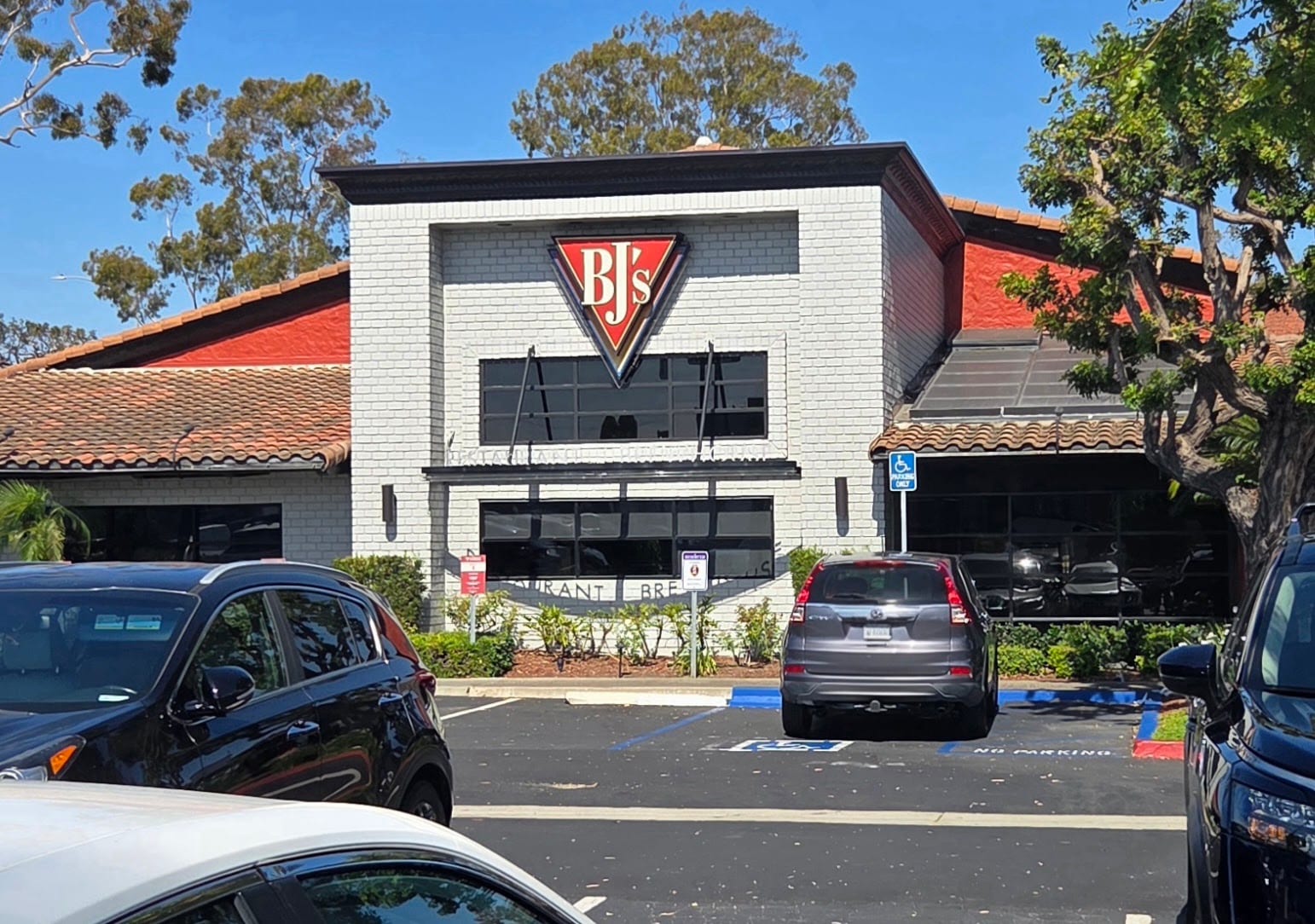 BJ's Restaurant & Brewhouse, photo 2