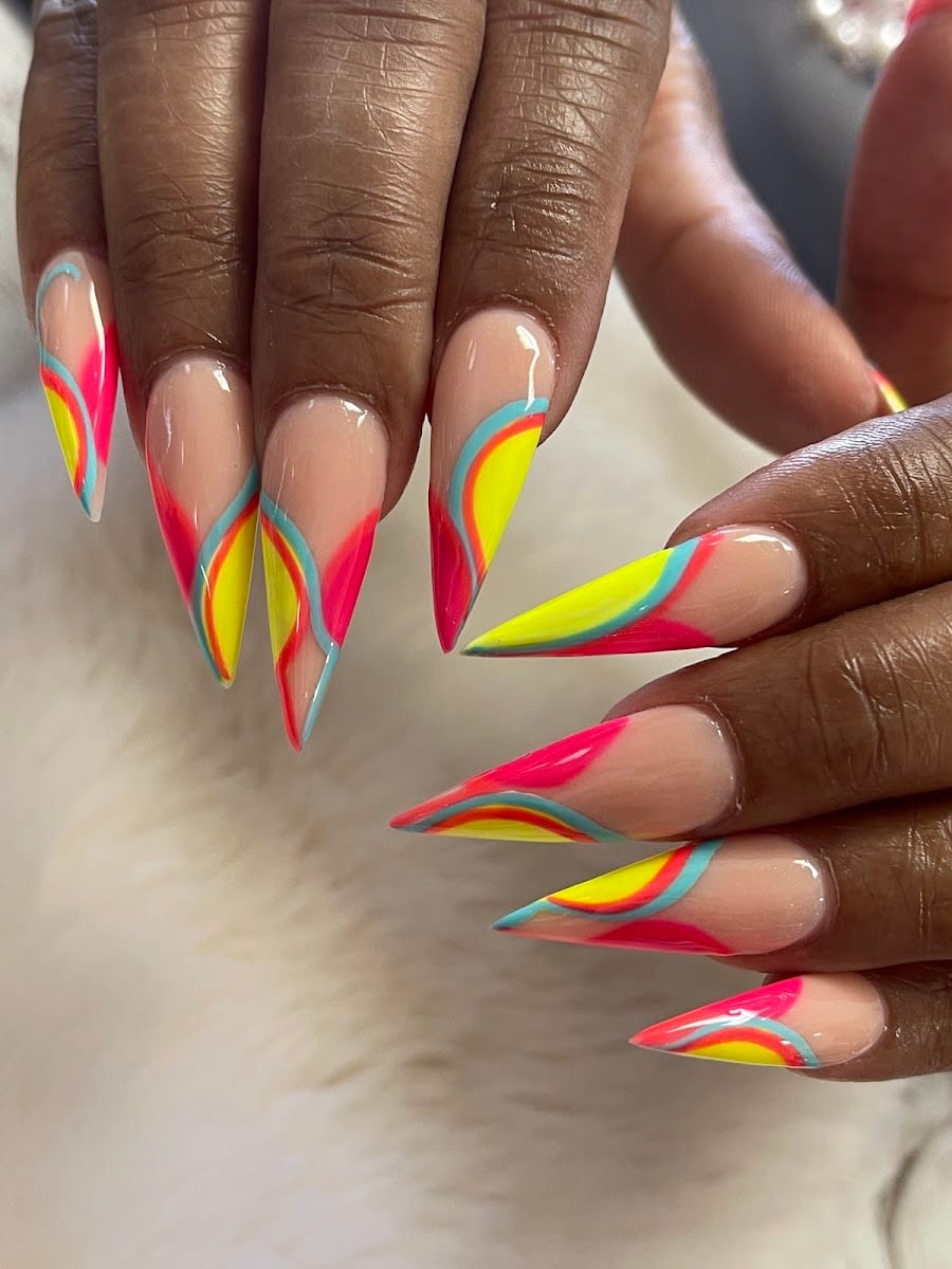 DIAMOND NAILS & LASHES