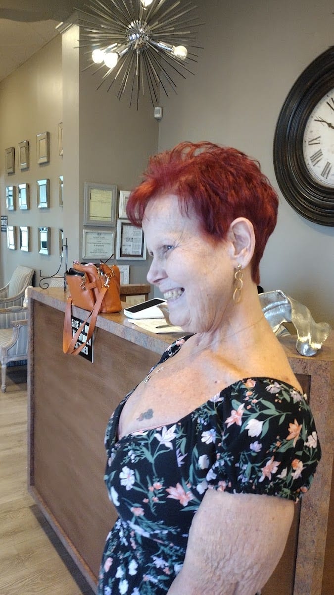 Lindsey’s Salon & Day Spa