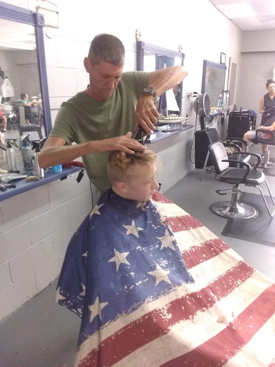 Cut N Up 2 Salon, photo 3