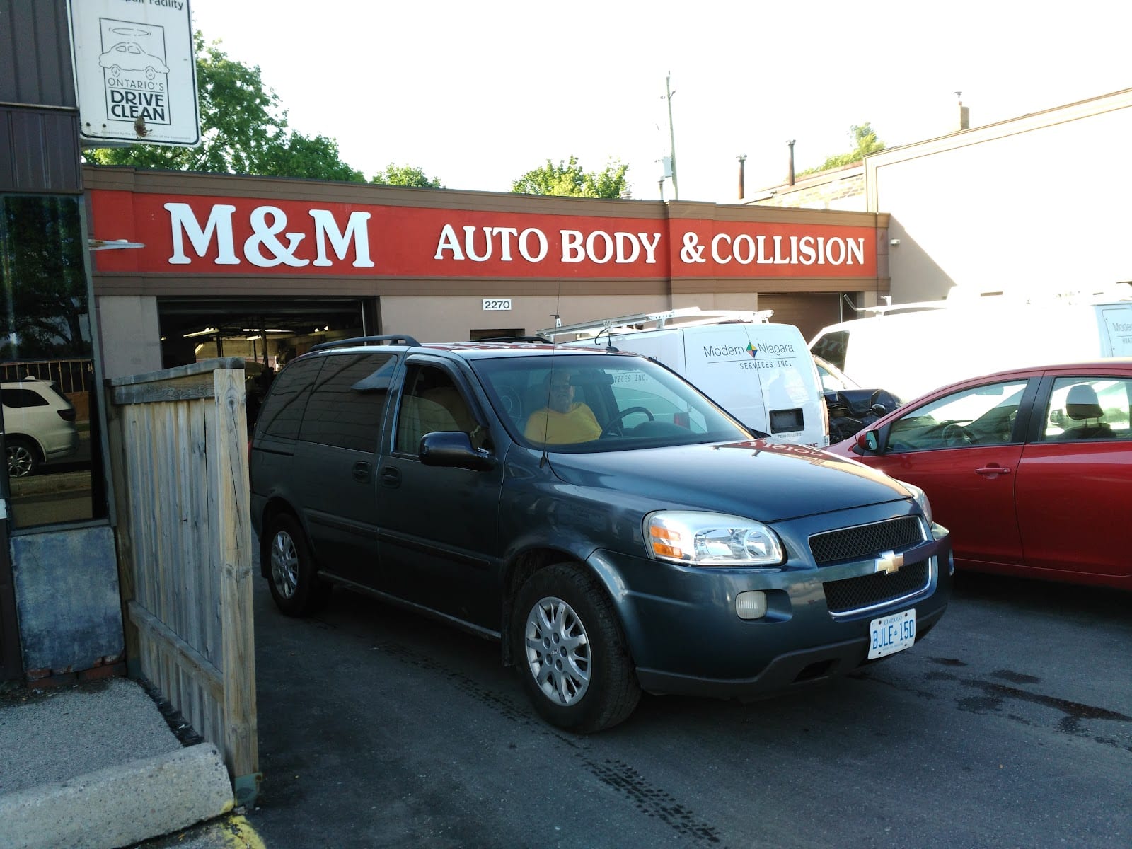 M & M Auto Body Repair & Collision Centre, photo 2