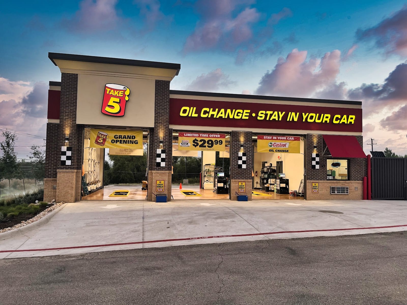 Take 5 Oil Change, photo 2