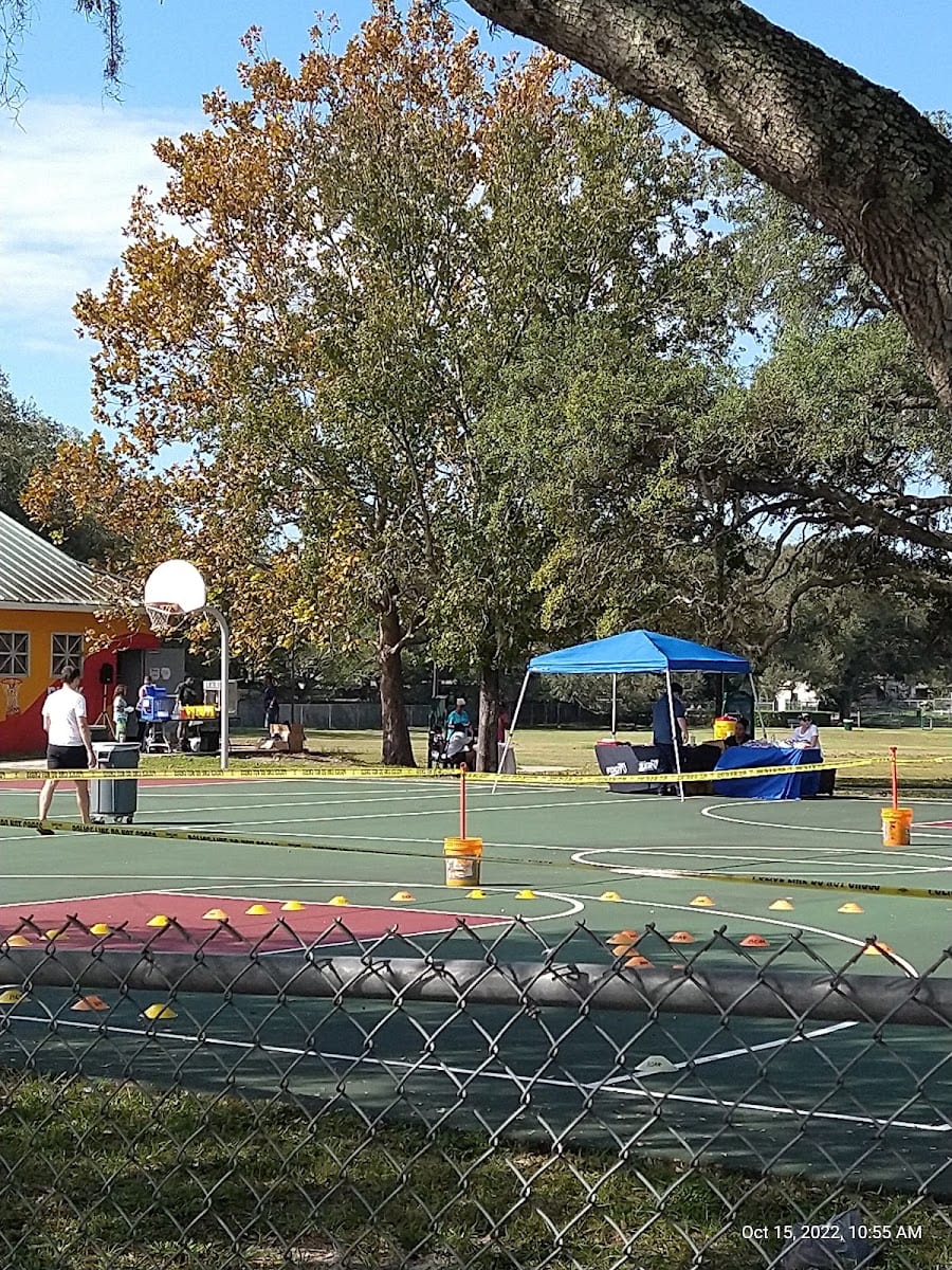 Woodland Terrace Park (Gwen Miller Recreation Center)