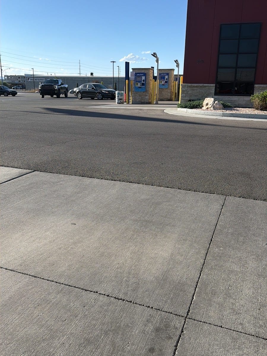 L Dubs Suds Car Wash, photo 3