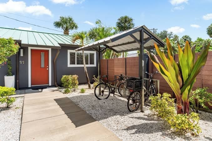 Cozy / Stylish Downtown APT / Pool,gym, FREE Parking