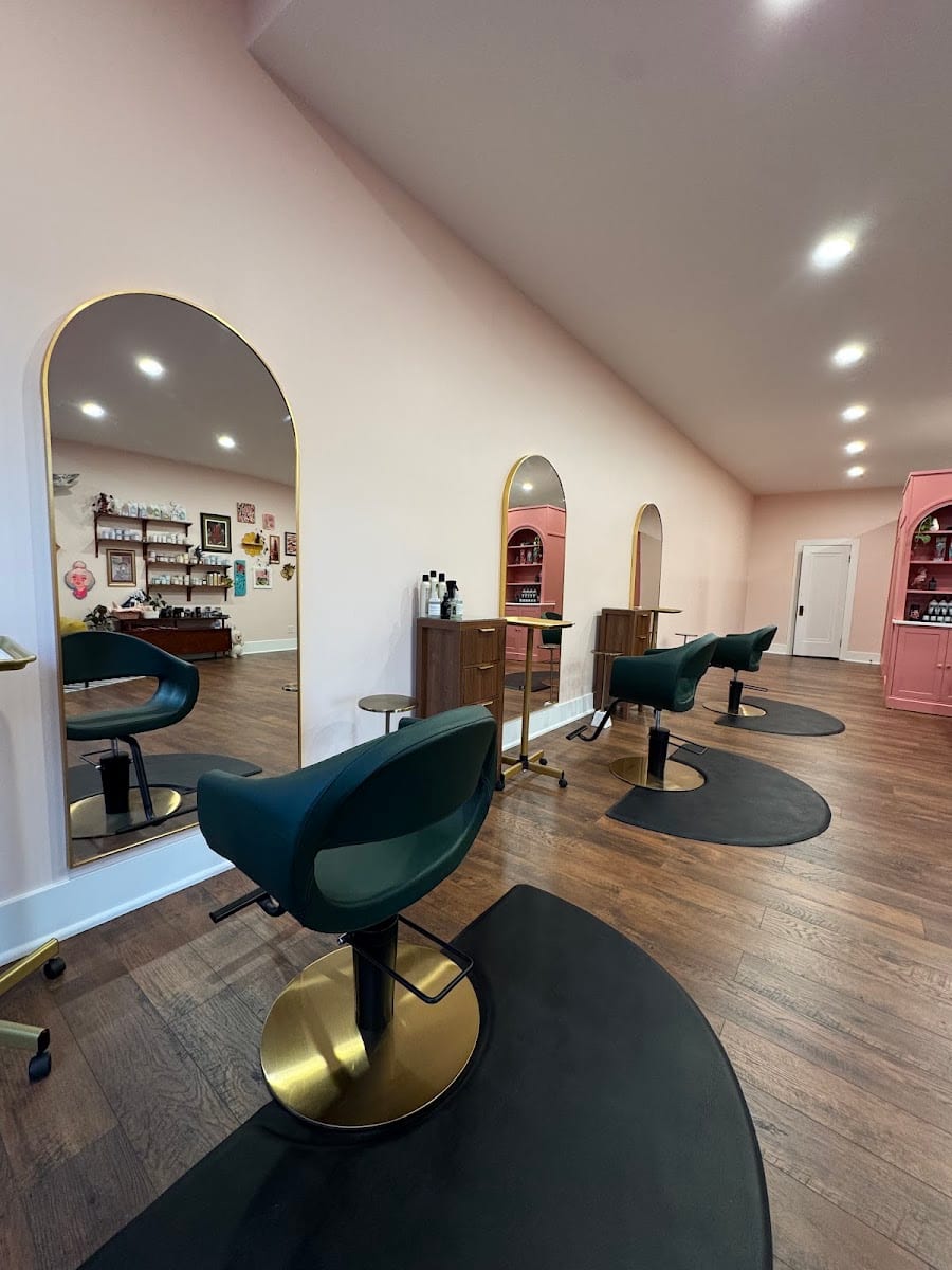 Lakeside Beauty Shop