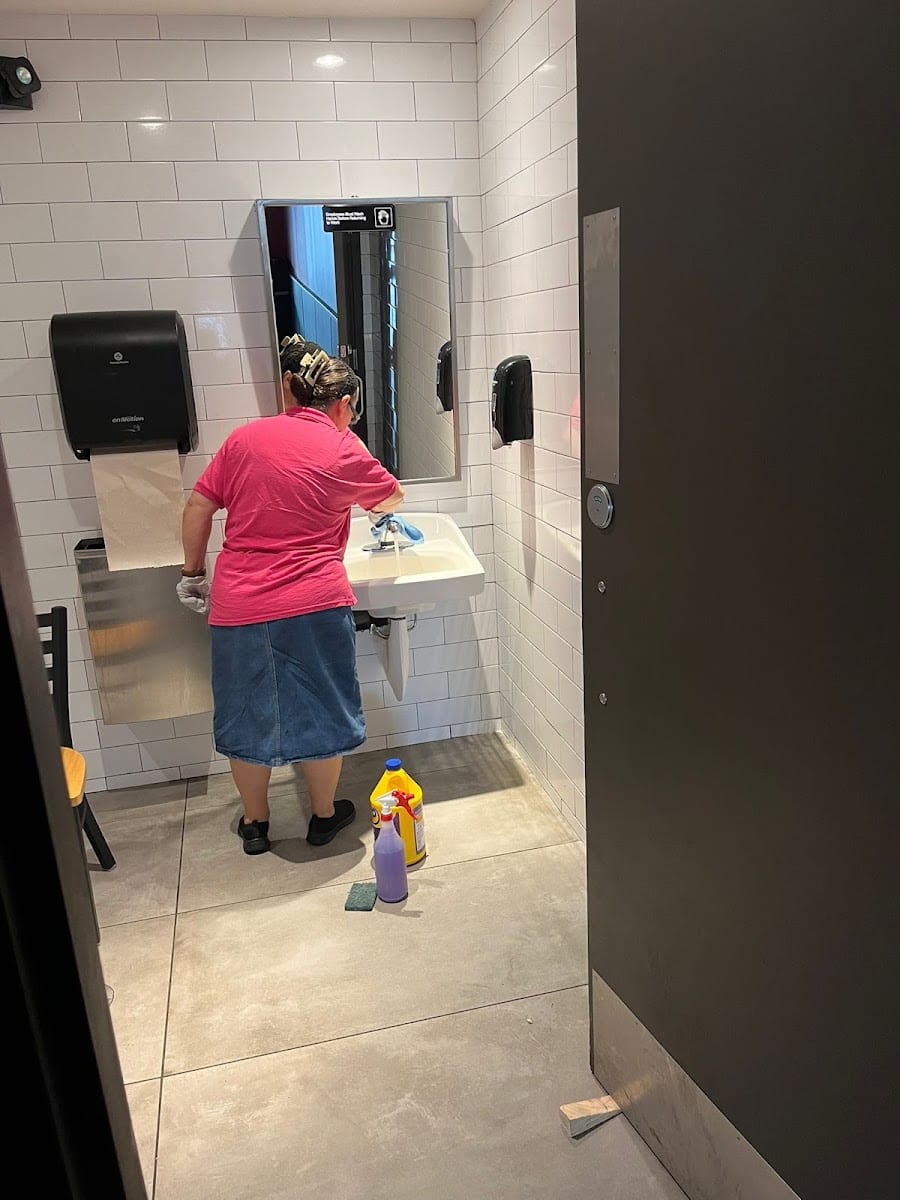 M&R Janitorial Services, photo 3