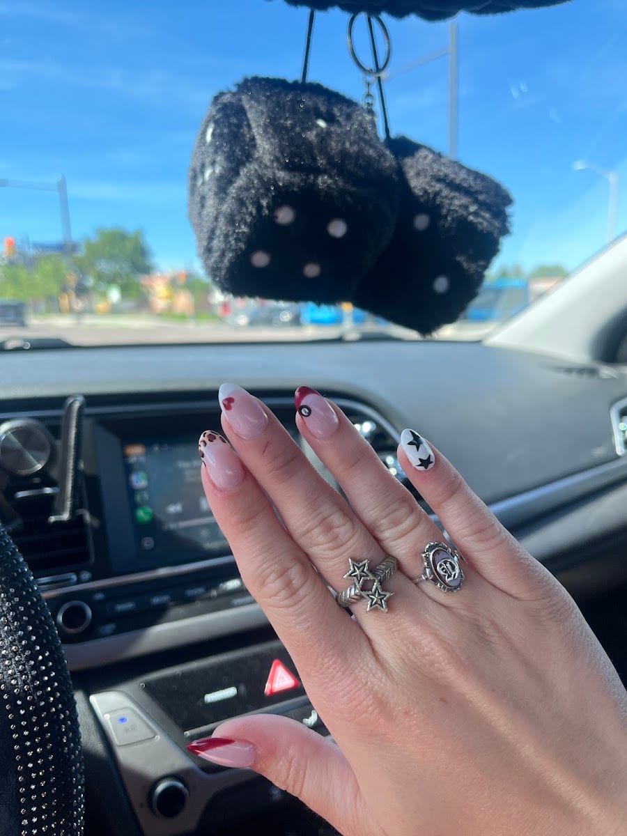 Pinkie Pinkie Nails & Spa