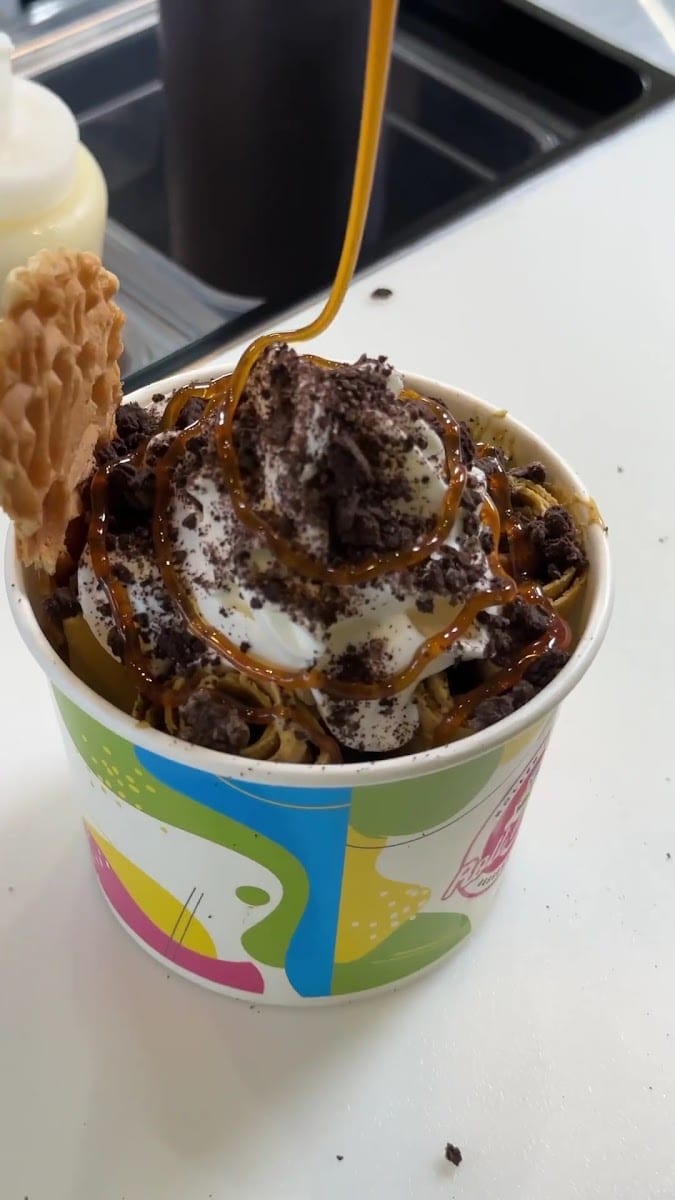 Roll Me Up Ice Cream & Desserts - Richmond Hill