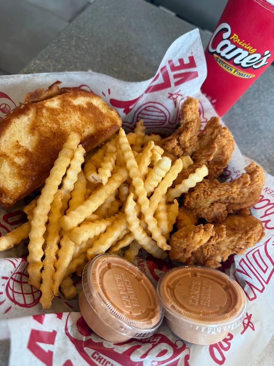 Raising Cane's Chicken Fingers, photo 4
