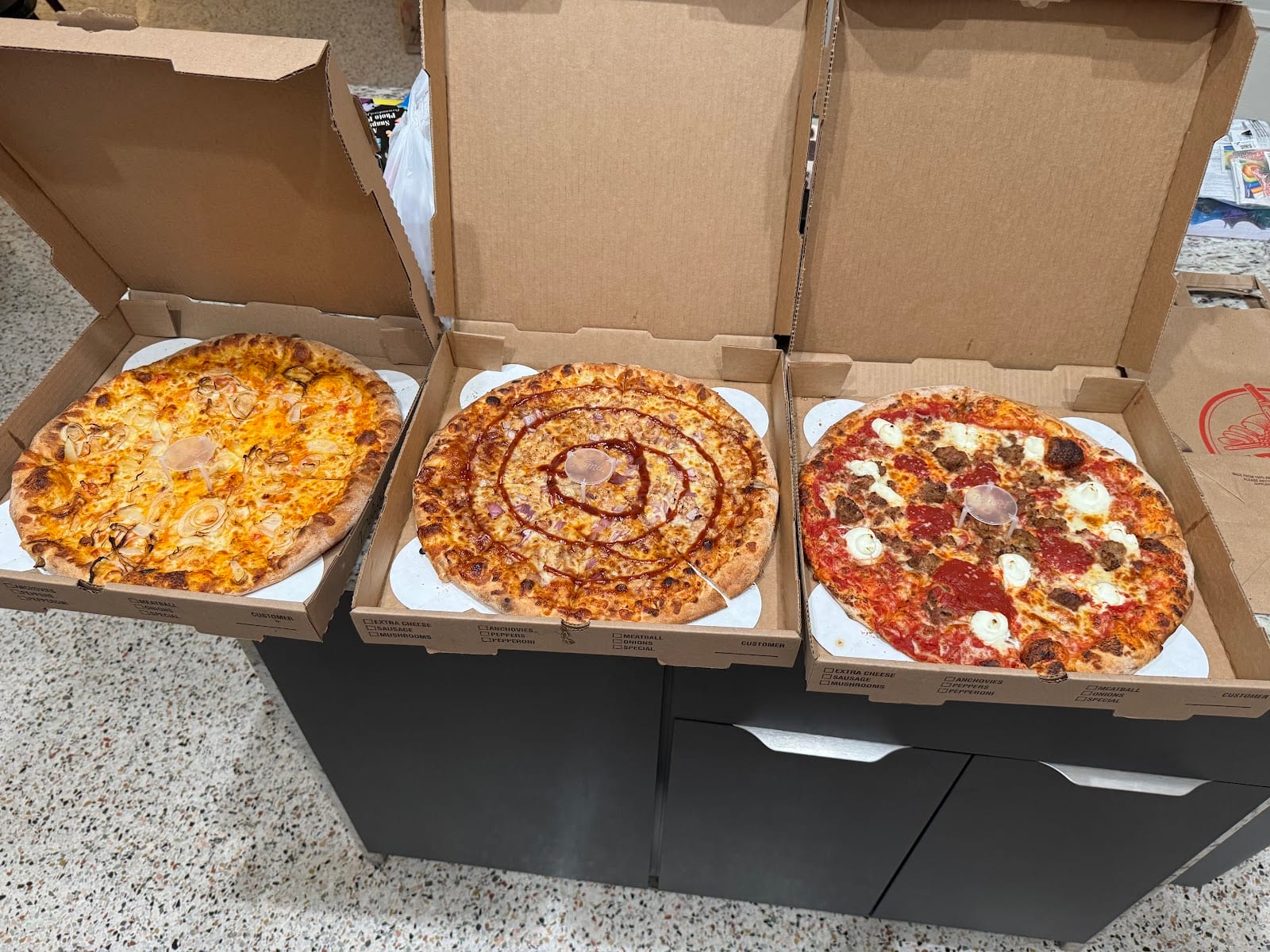 Johnny Tomatoes Pizza, photo 3