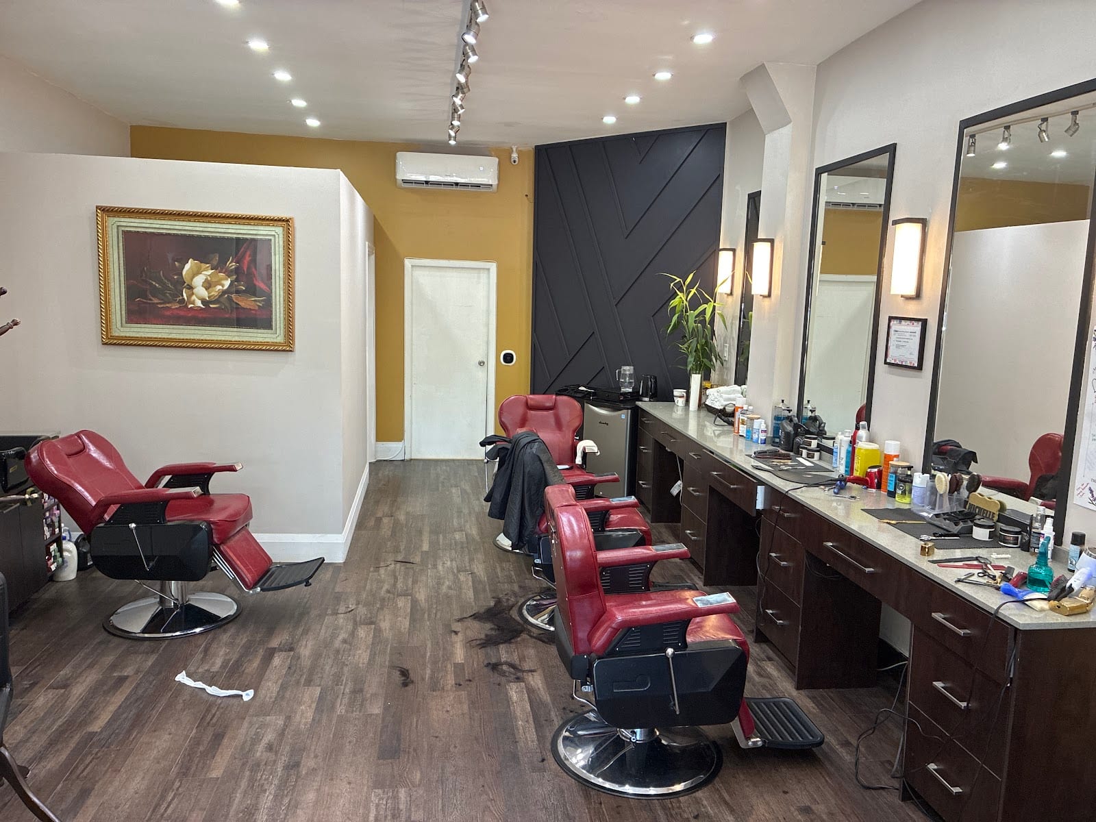The King’s Golden Crown Barber Shop
