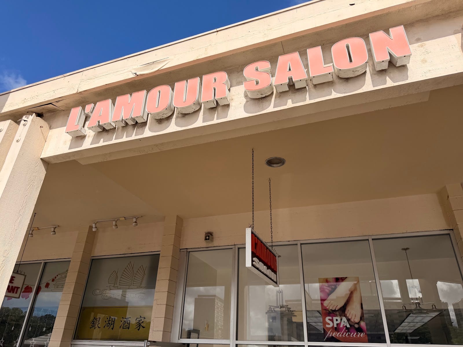L'Amour Salon LLC