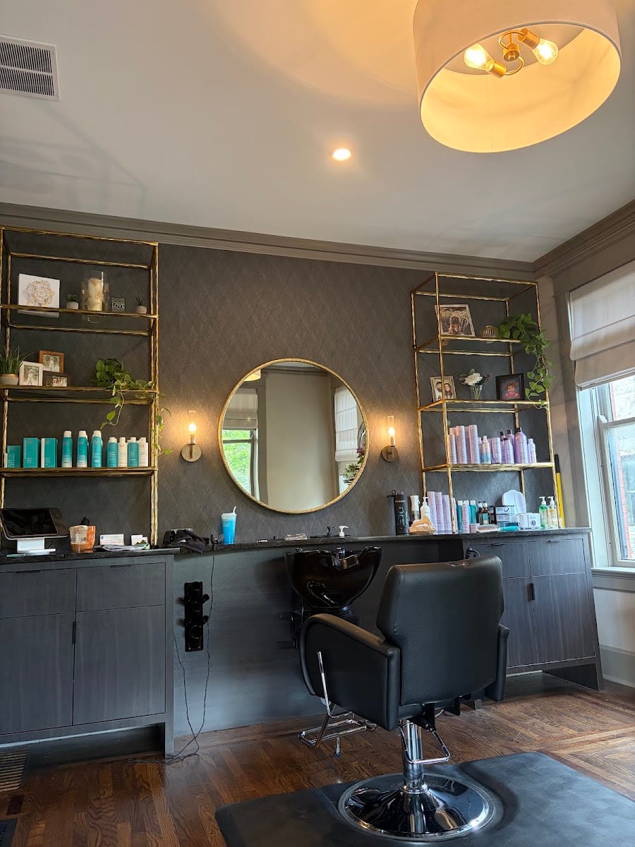 1905 parlor salon & suites