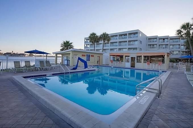 Rare Find! Kitchen, Outdoor Pool, FREE Parking, Near Ybor City State Museum!