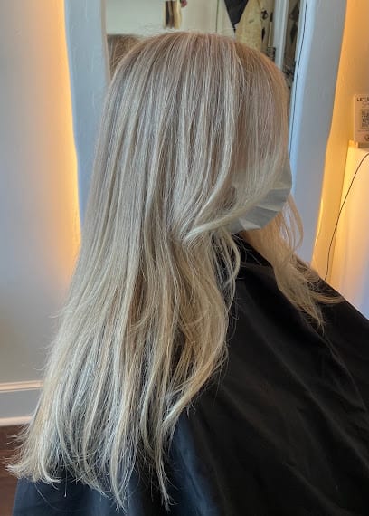 Spellblonde Salon