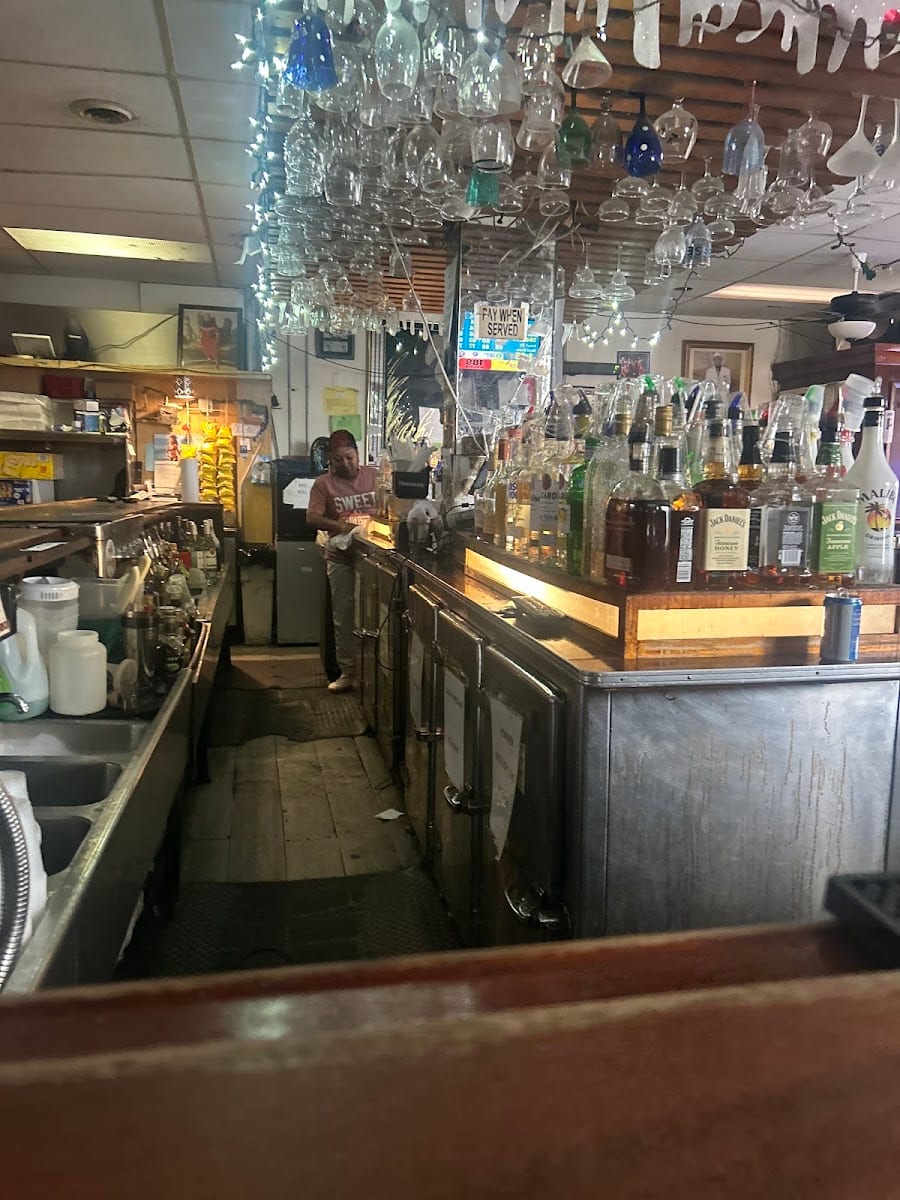 S & T Lounge Restaurant
