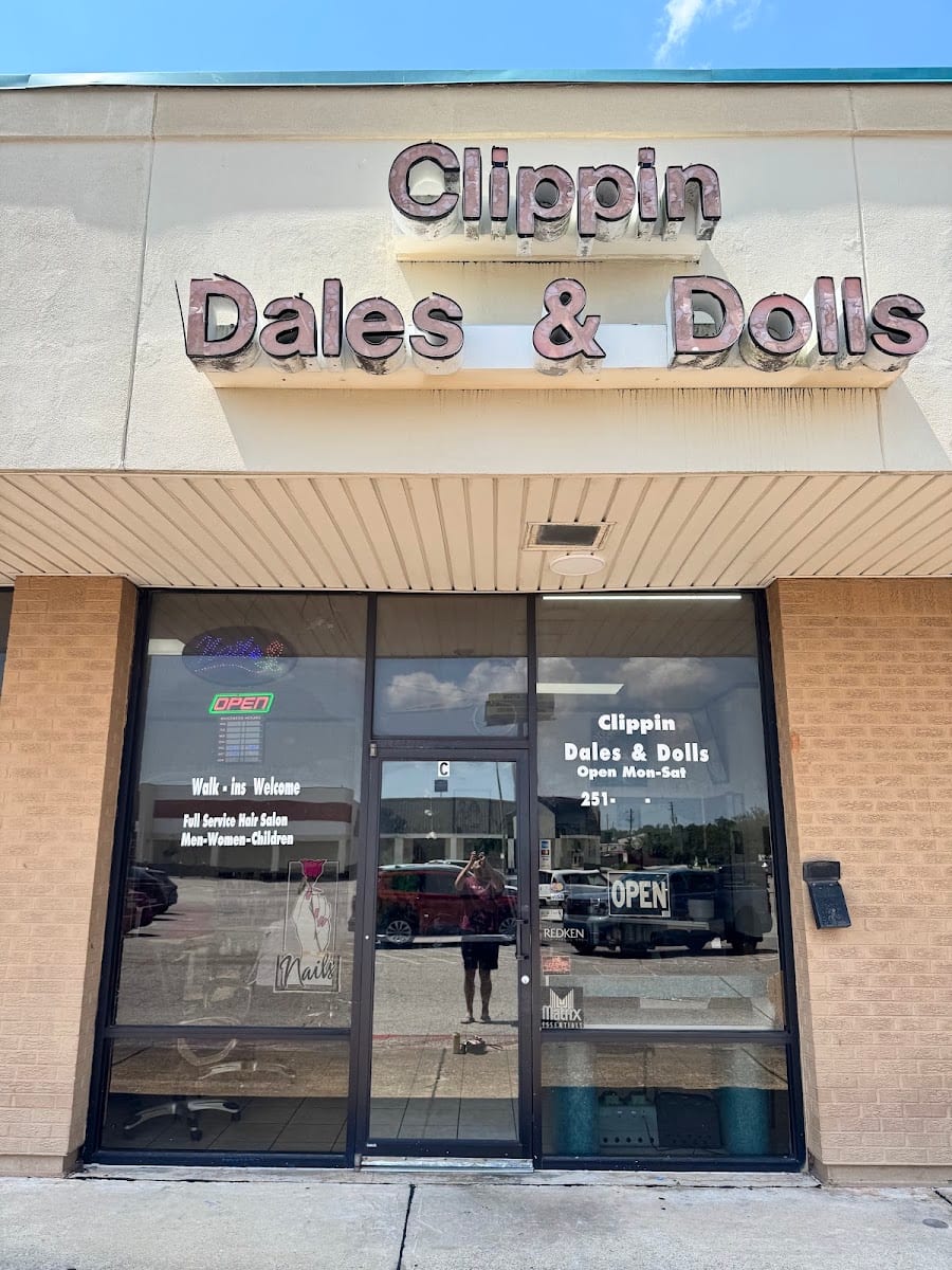 Clippin Dales & Dolls, photo 3