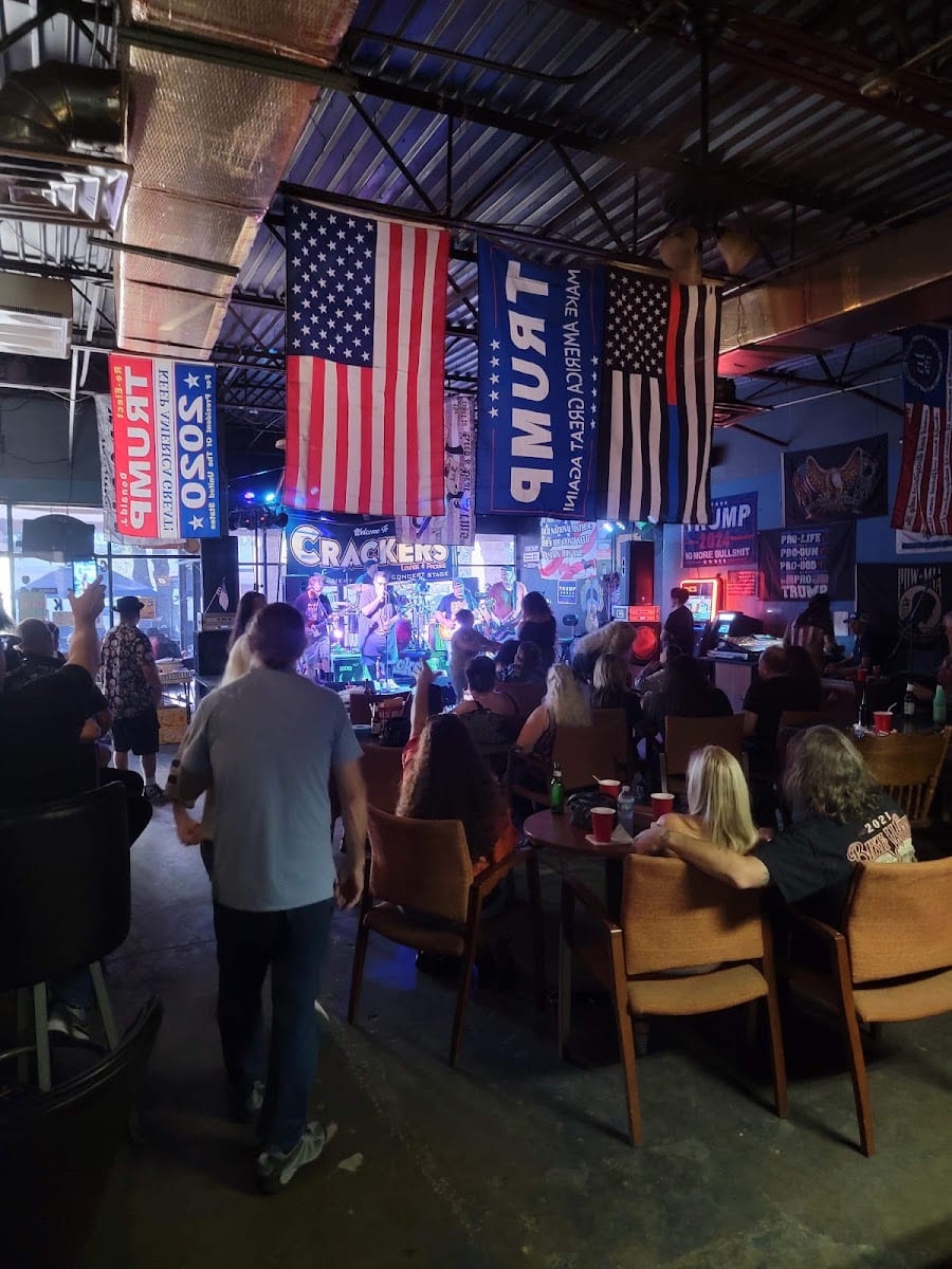 Crackers Lounge