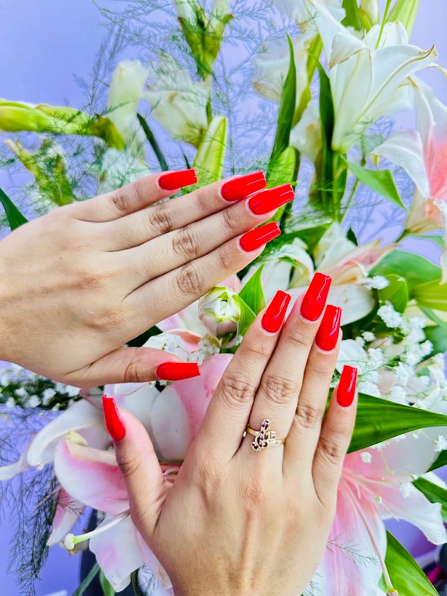 Demi’s nails salon