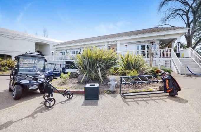 Charming Golf Course Condo: Pool, BBQ, Fire Pit