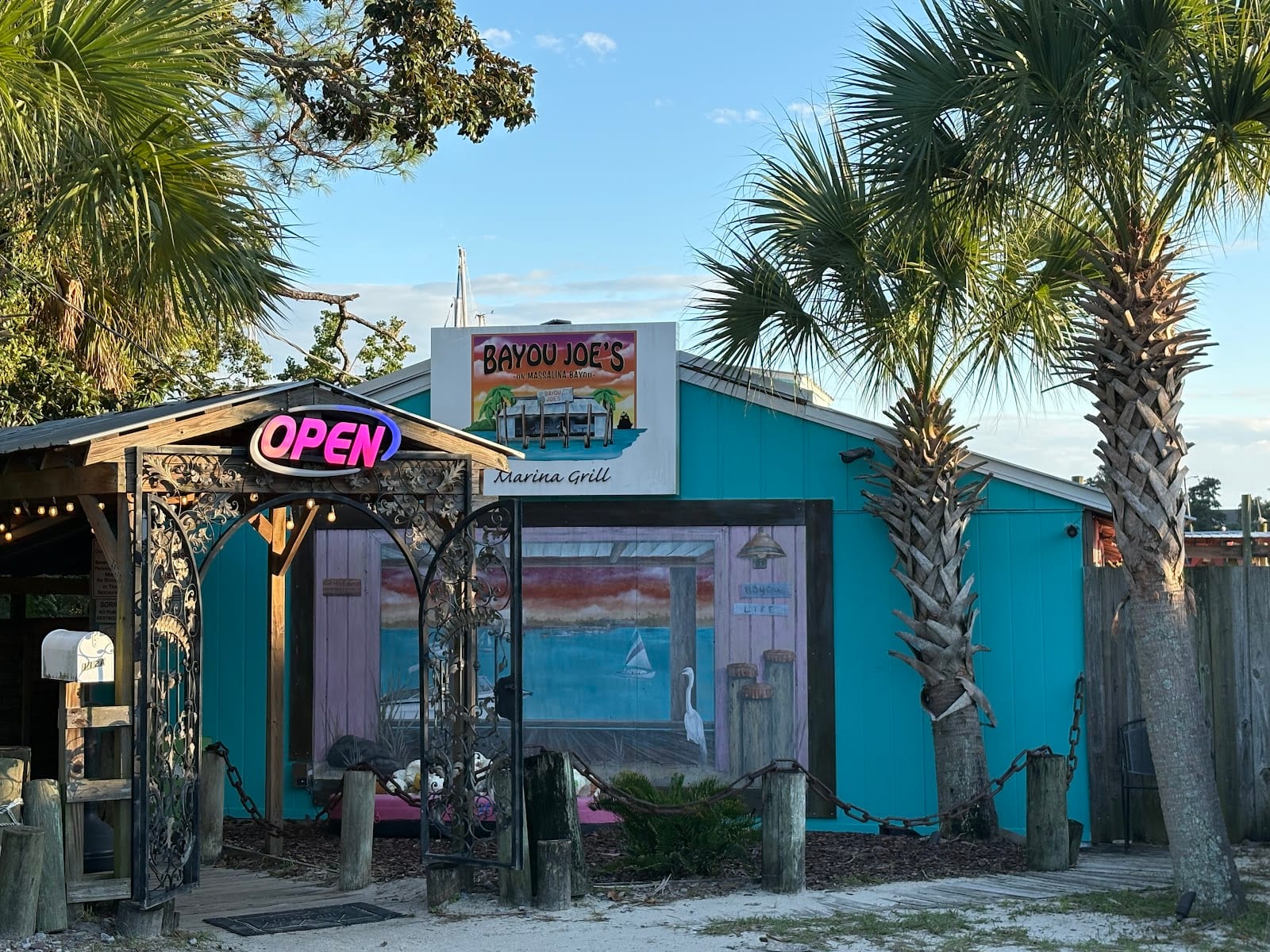 Bayou Joes Marina & Grill